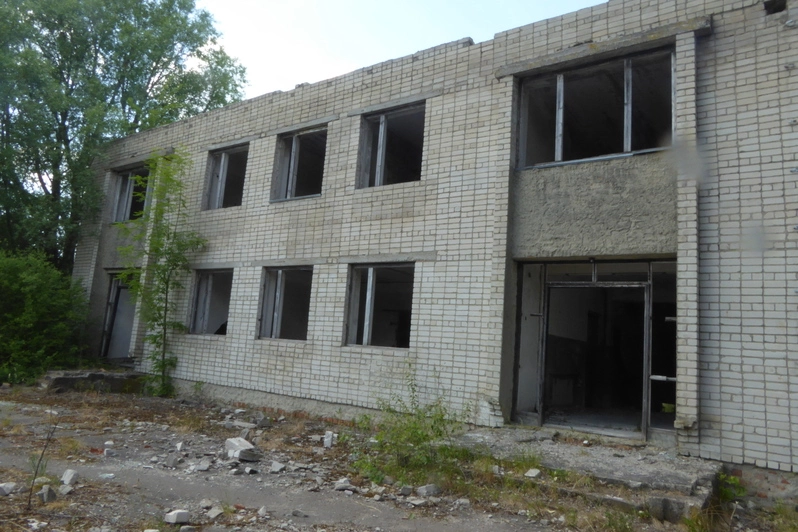 Разруха за 2 млн: под Правдинском выставили на продажу заброшенное здание ДК